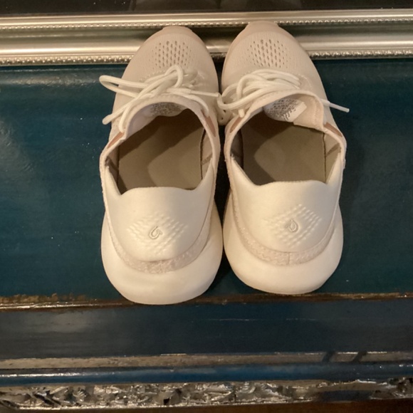 OLUKAI KAHOLO WOMANS TAN/TAPA - Picture 5 of 16